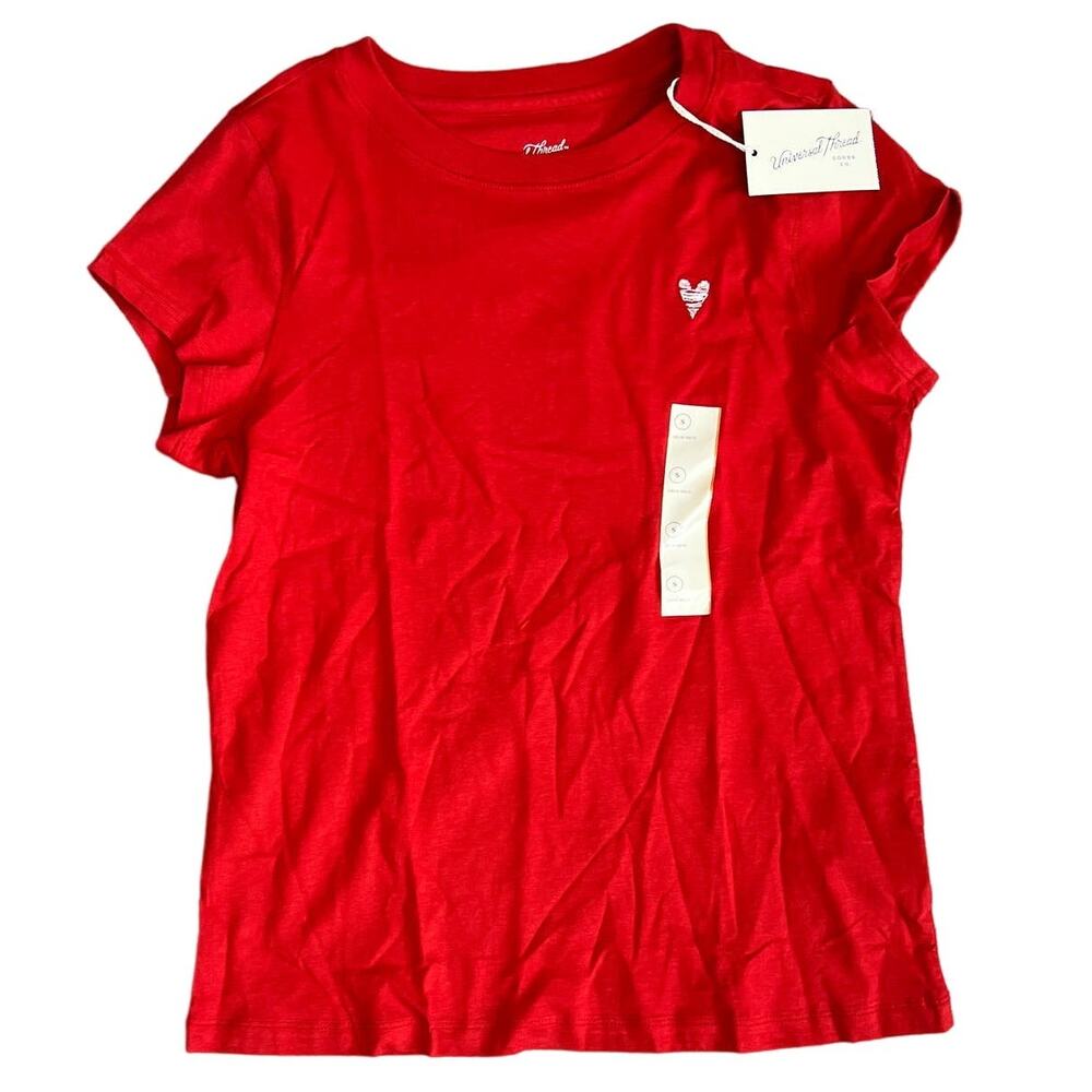 Universal Thread Women's Red Short Sleeve T-Shirt with Heart - Size Small - NWT